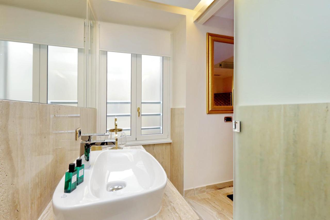 Trevi Diamond Luxury Suites & Jacuzzi Roma Dış mekan fotoğraf